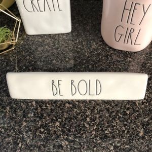 Rae Dunn “BE BOLD” desk plaque